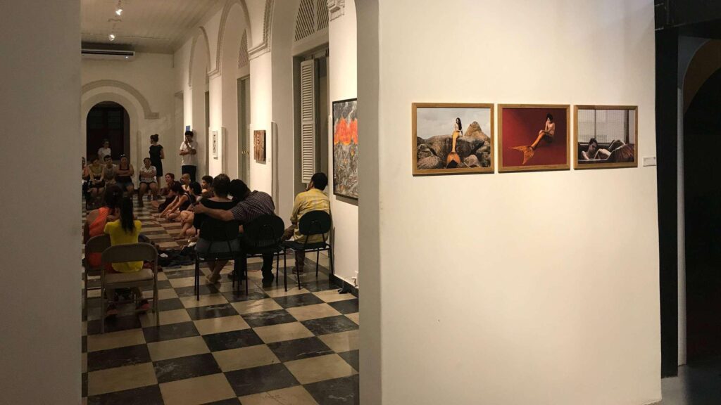69º Salão de Abril
fotos da exposição - na parede. [2420x1362 px]
