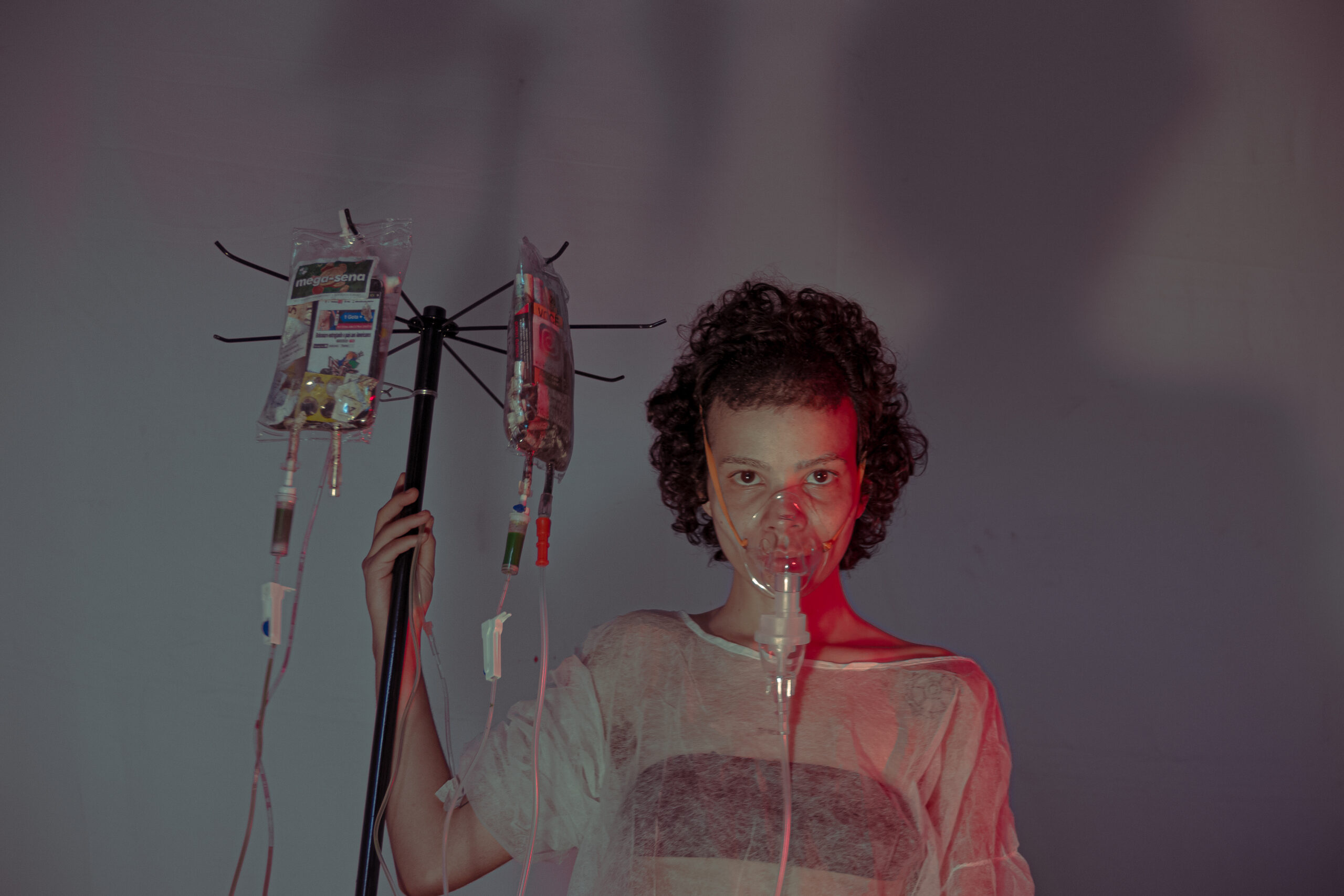 Performance: Infectades 2019; fotografia Amaonda; estrutura elaborada por CARU, Lua Felix e Rená; [2560x1707 px]